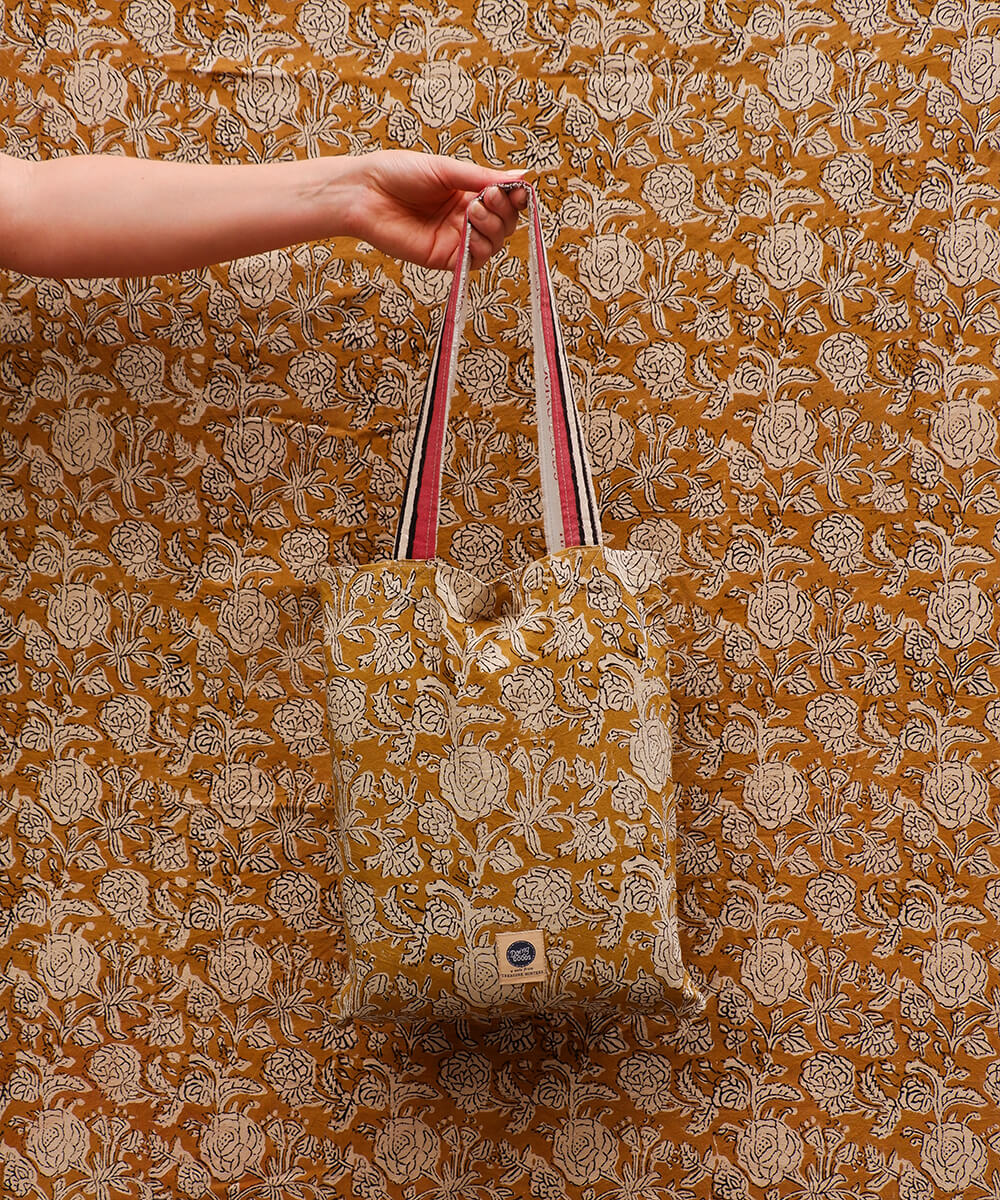 botanical-throw-in-tote-bag-doing-goods